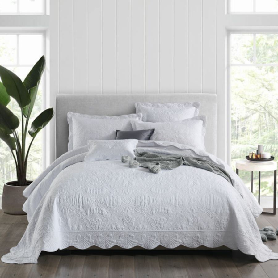 queen size white bedspread