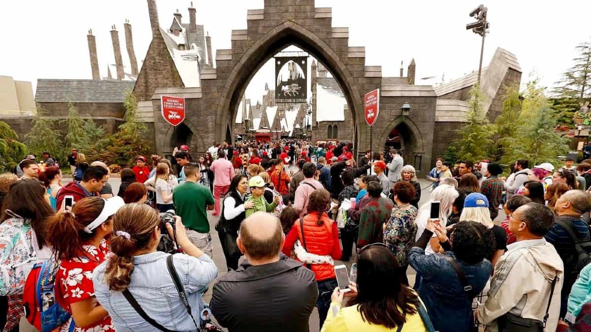 least crowded days at universal studios hollywood