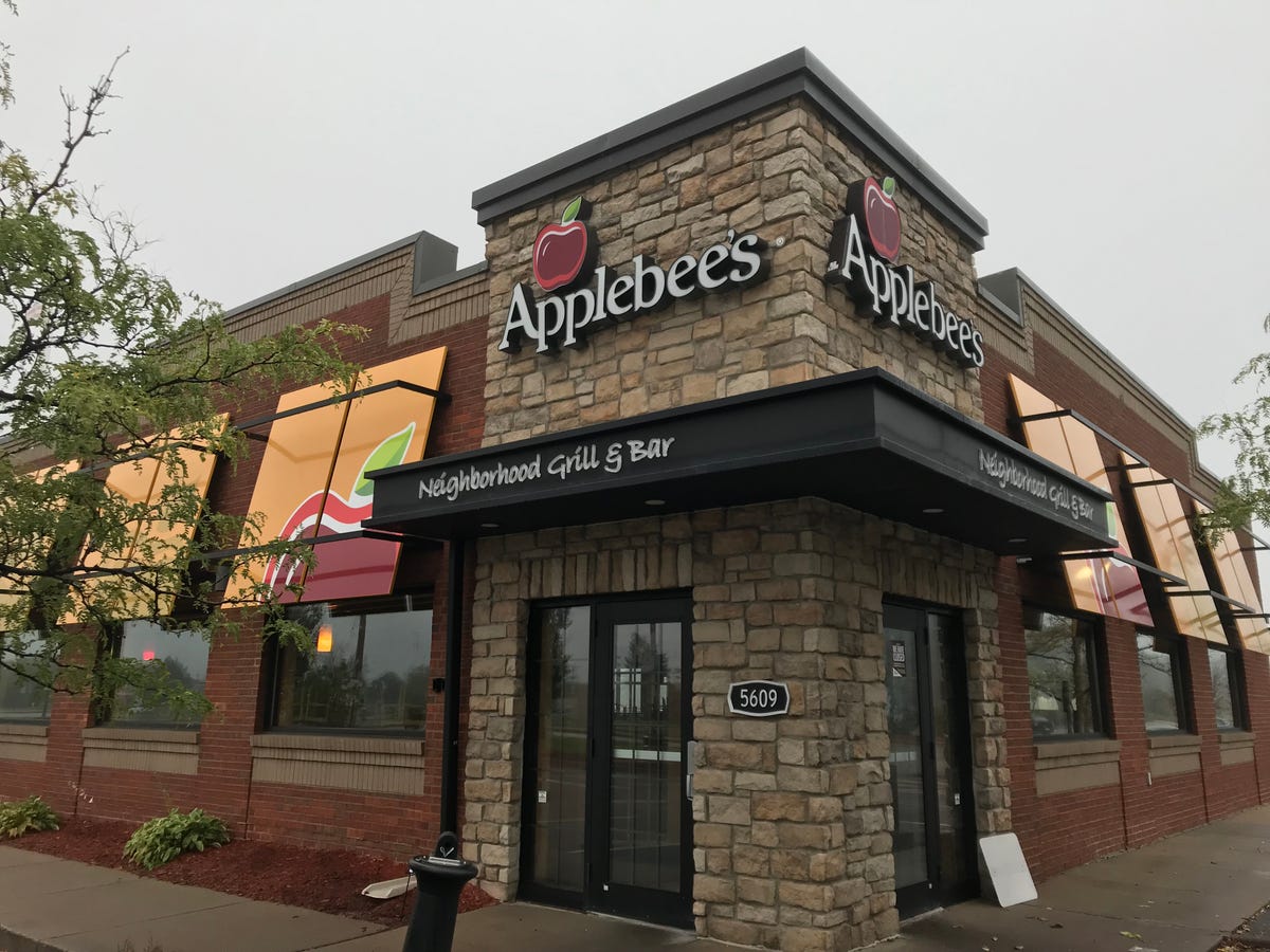 applebees grill + bar