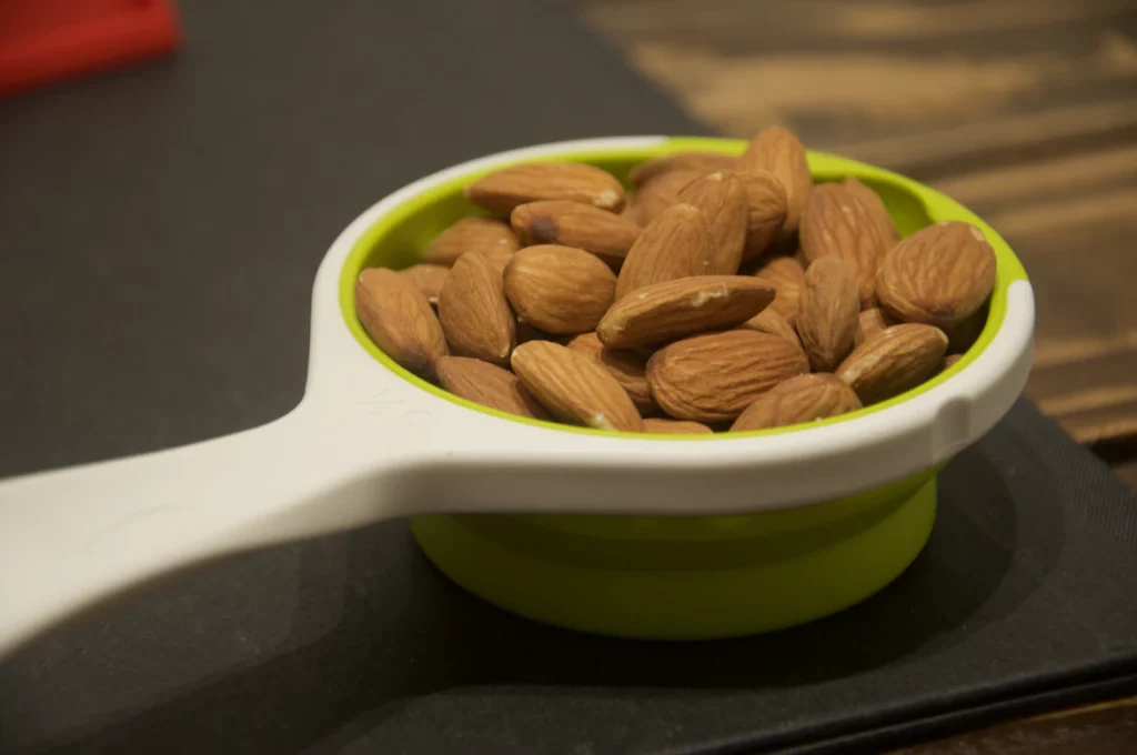 1/2 cup almonds