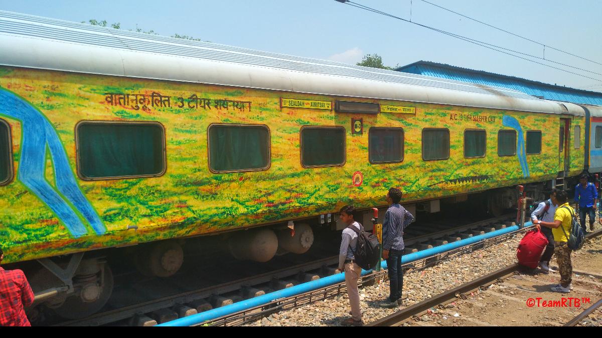 12380 train time table