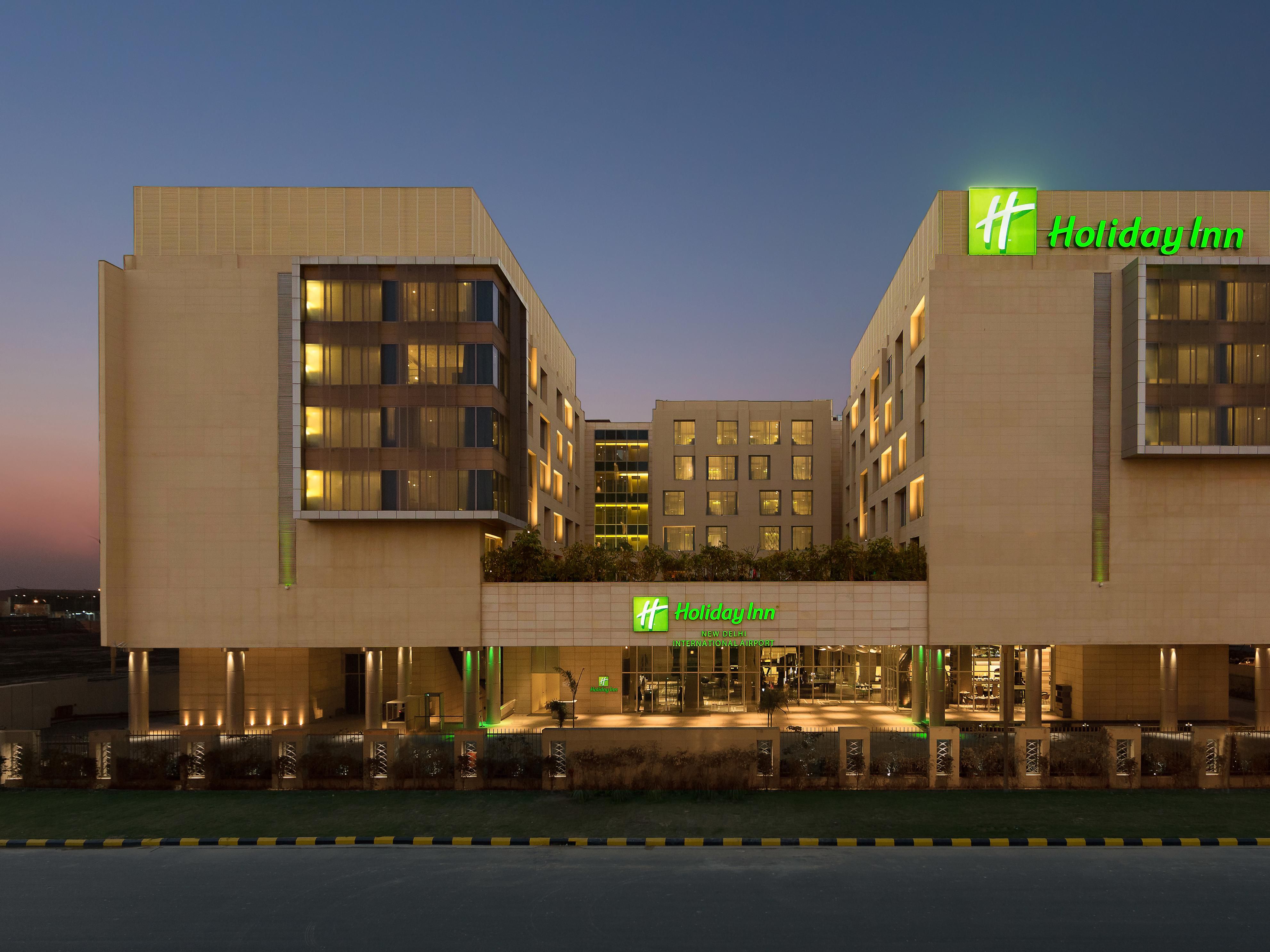 holiday inn airport fiyat