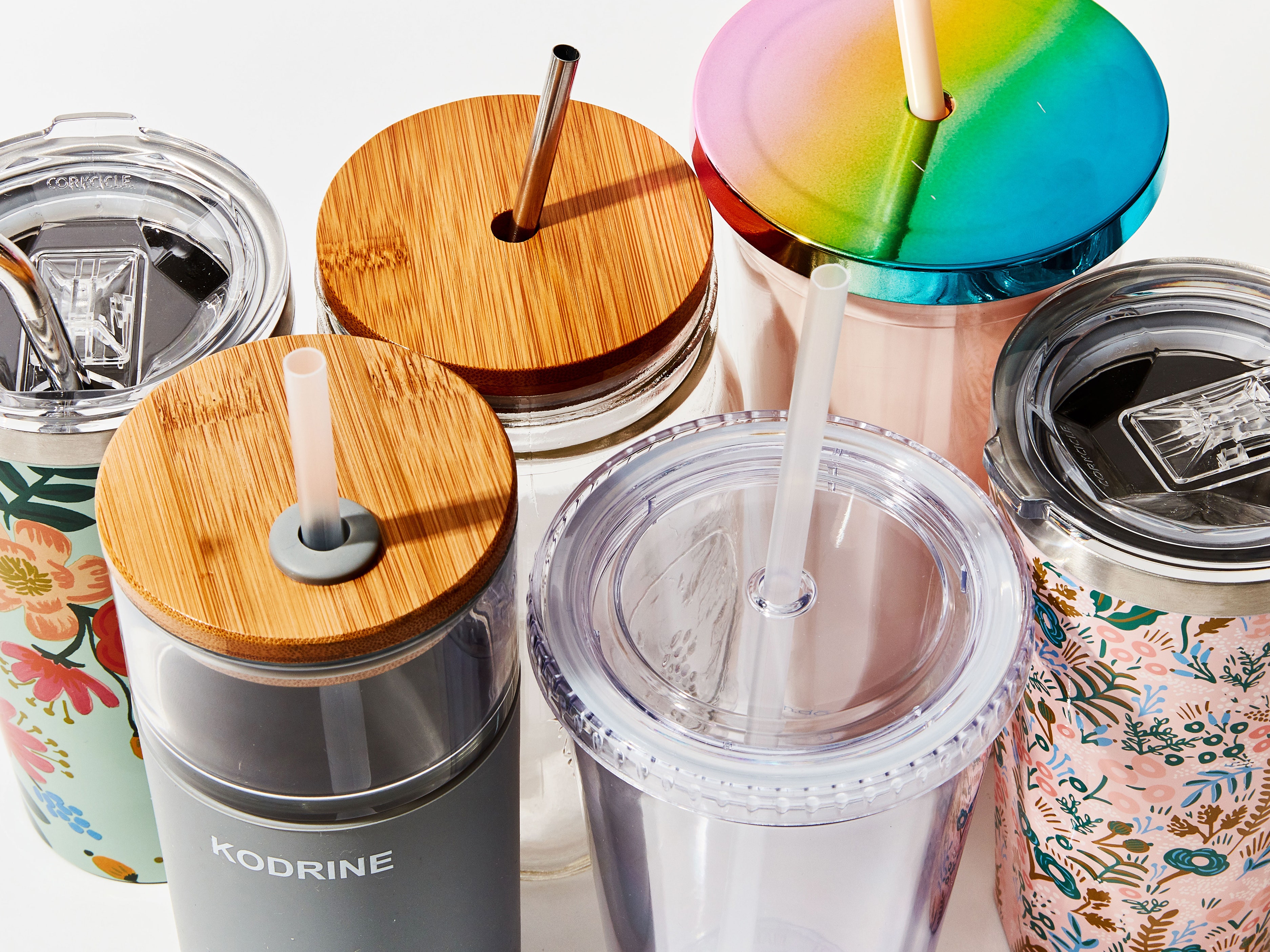 iced coffee cups with lids and straws