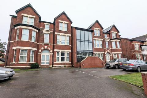flat to rent in southport