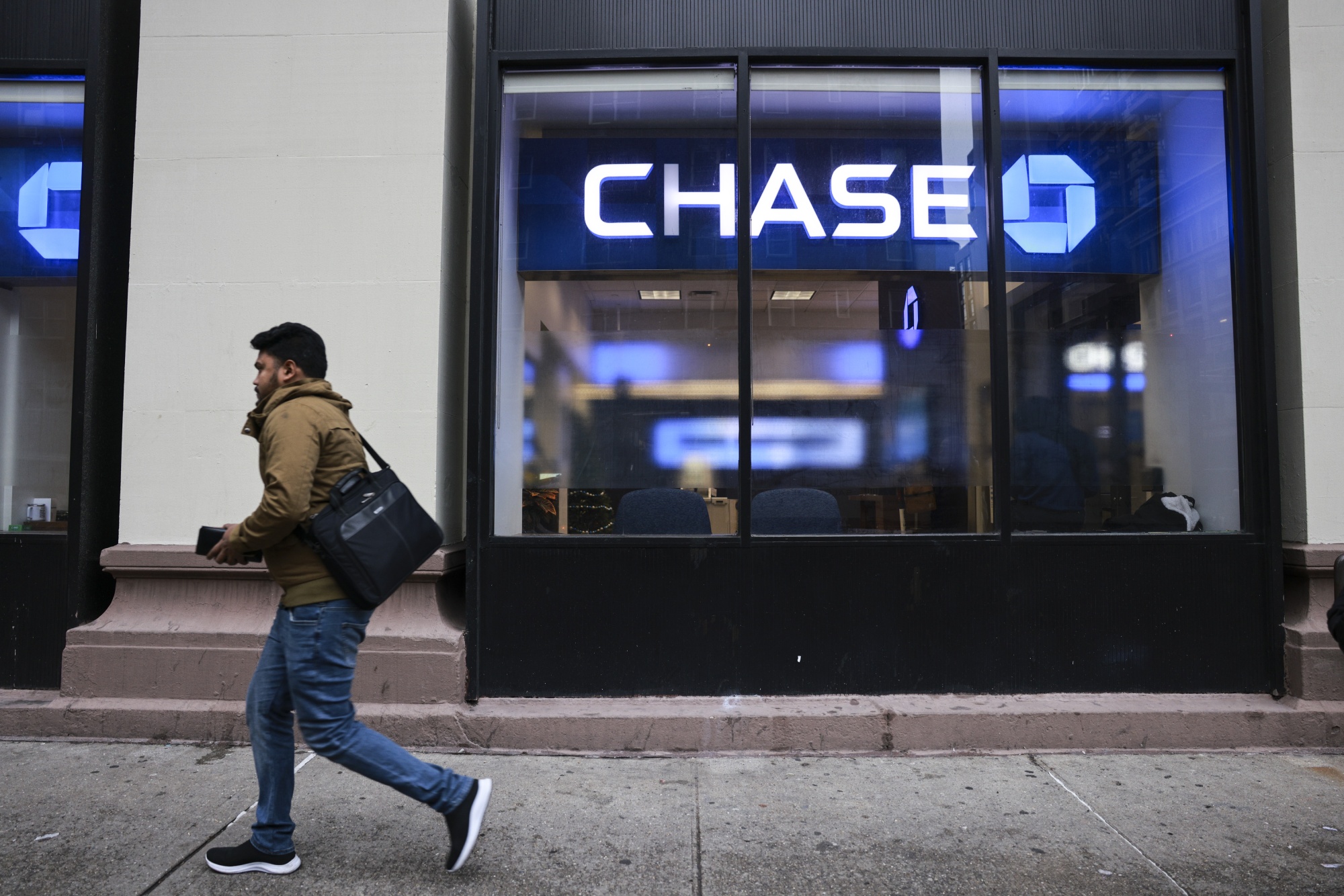 is chase bank open today