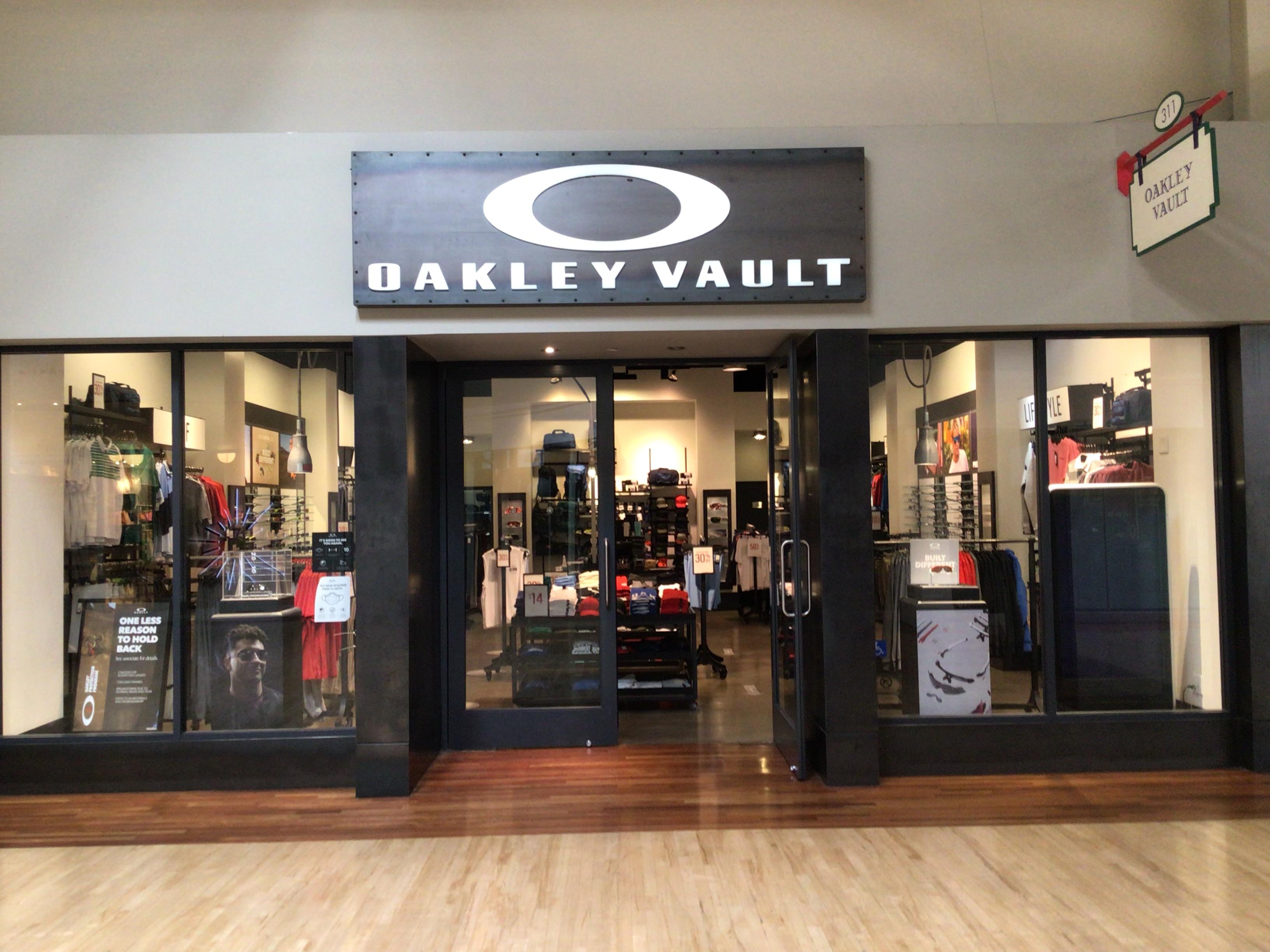 oakley vault store