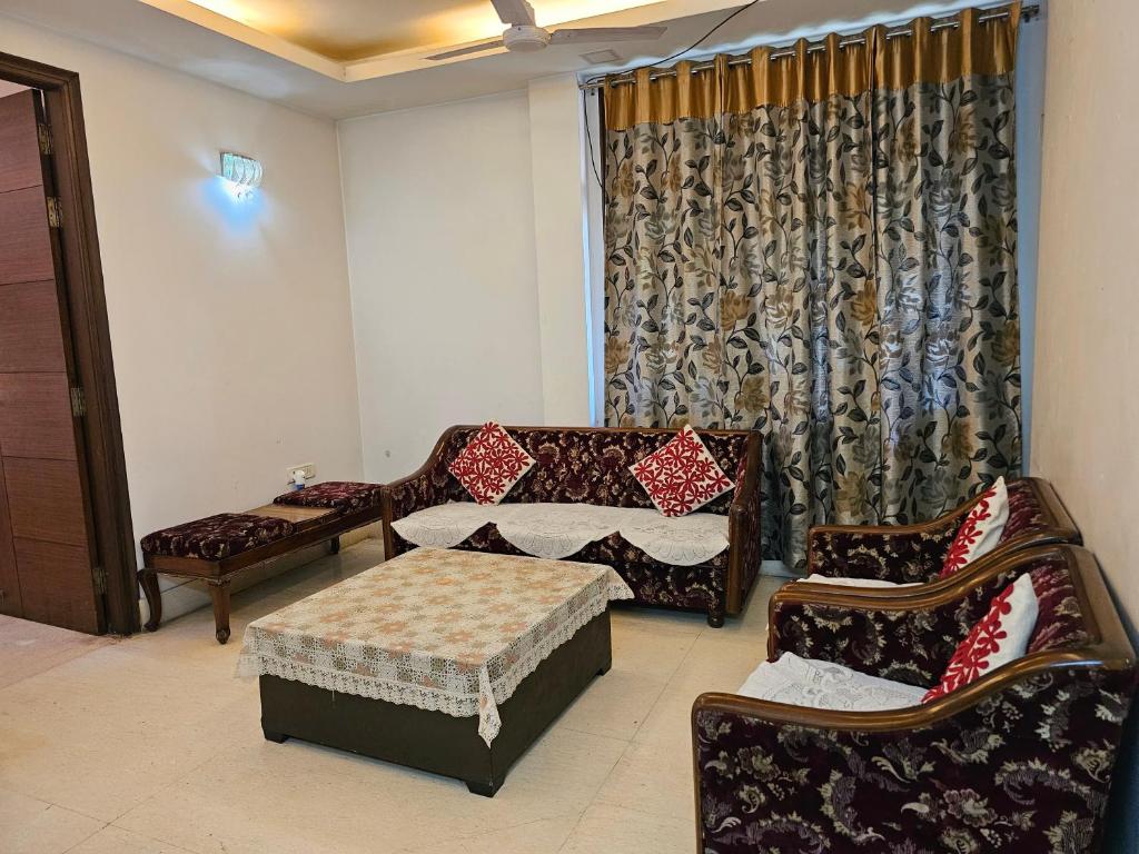 2 bedroom apartment delhi