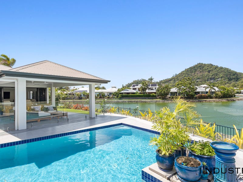 20 lagoon drive trinity beach