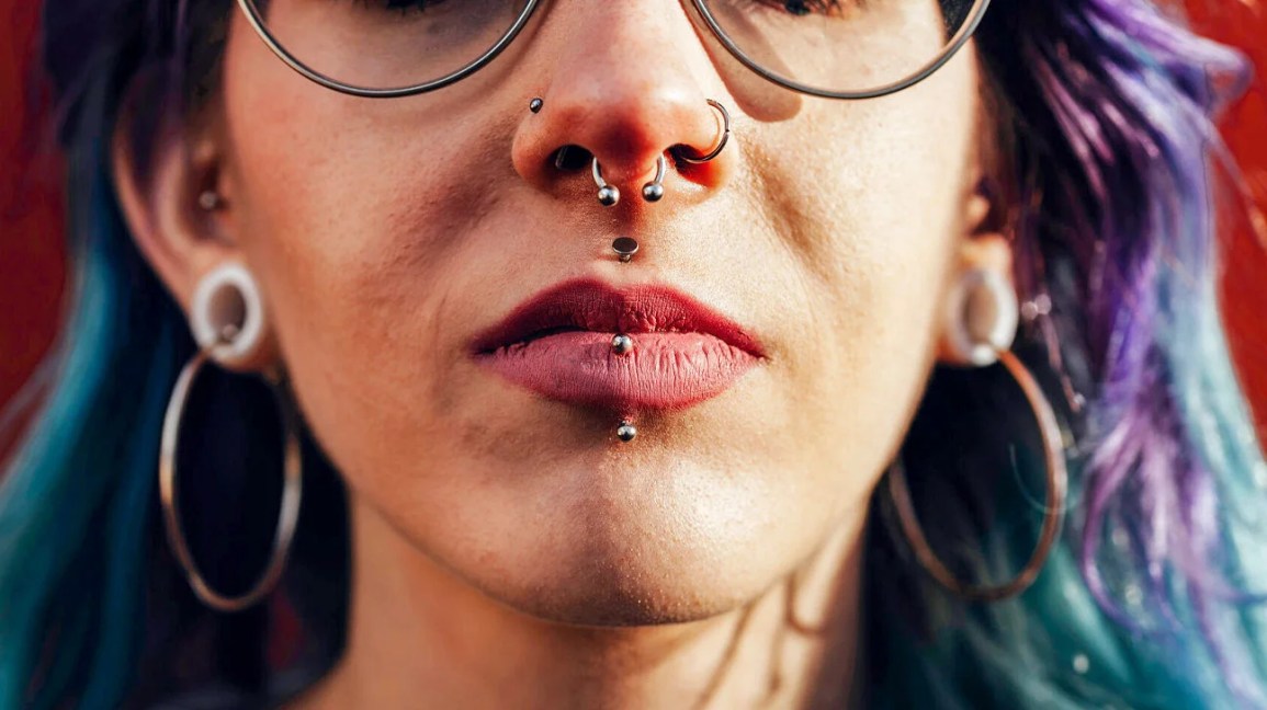 labret piercing vertical