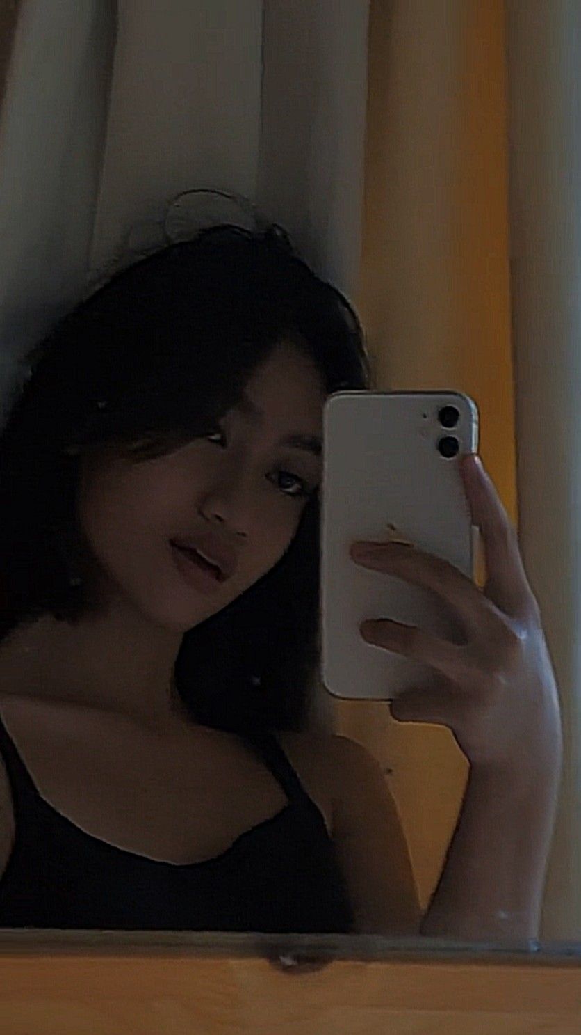 short hair mirror shot