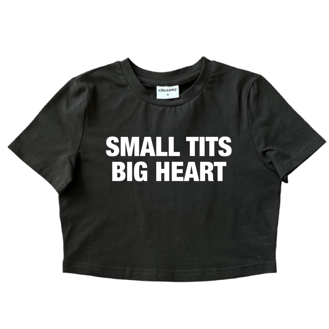 small tits big heart camiseta