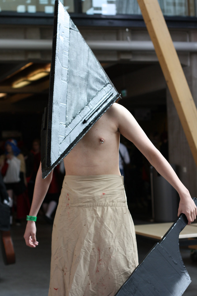 pyramid head cosplay