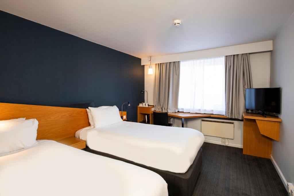 holiday inn express swansea uk