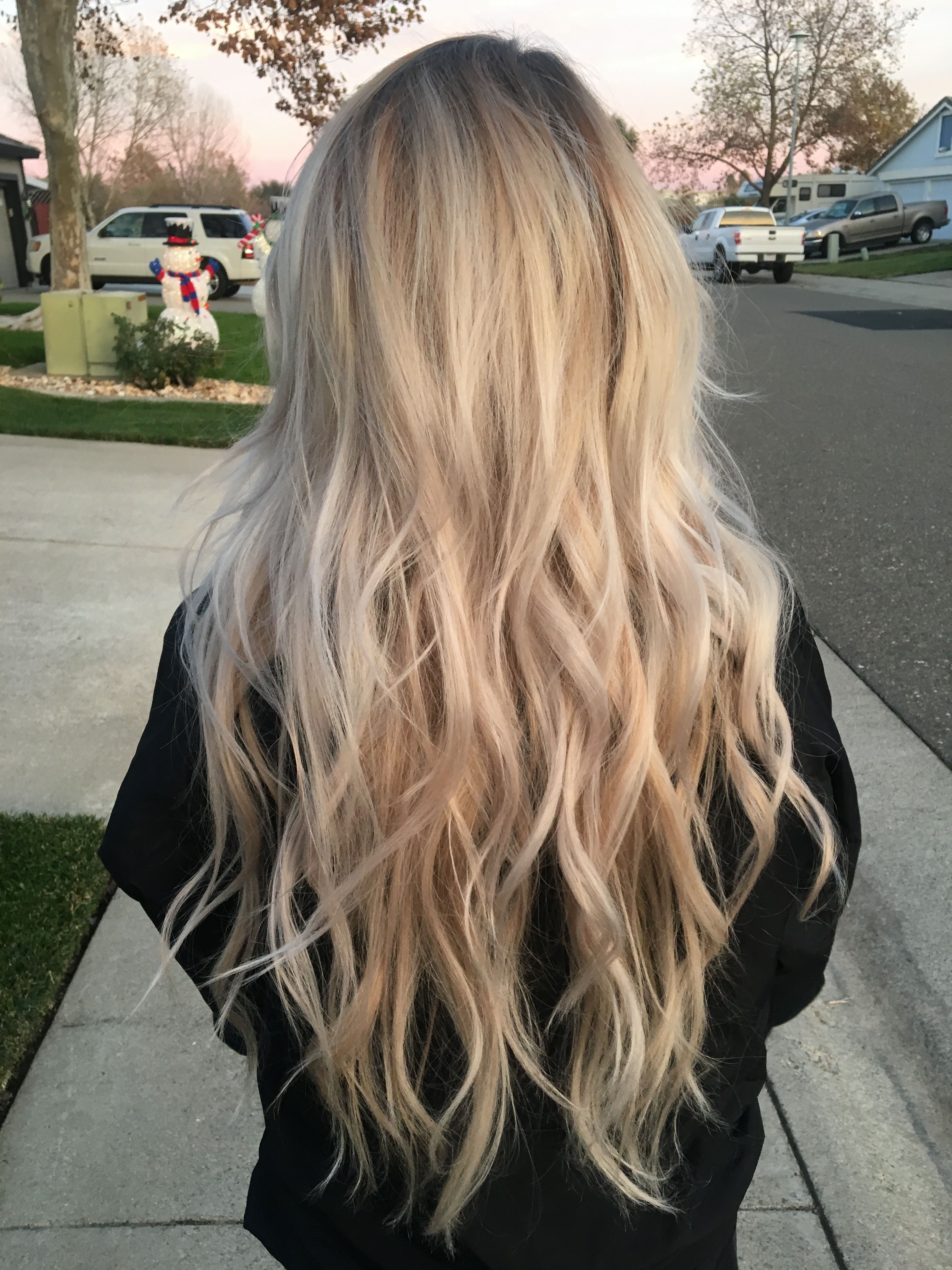 wavy blonde hair