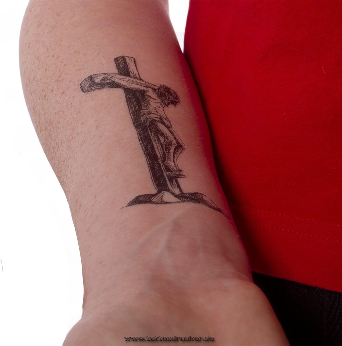 tatuaje de jesus en la cruz