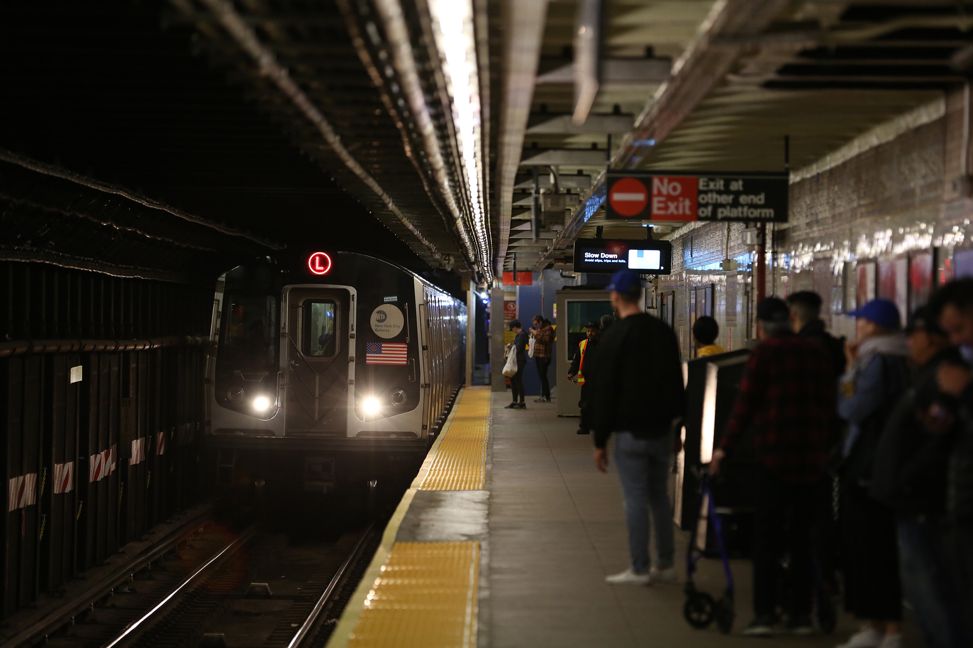 l train this weekend