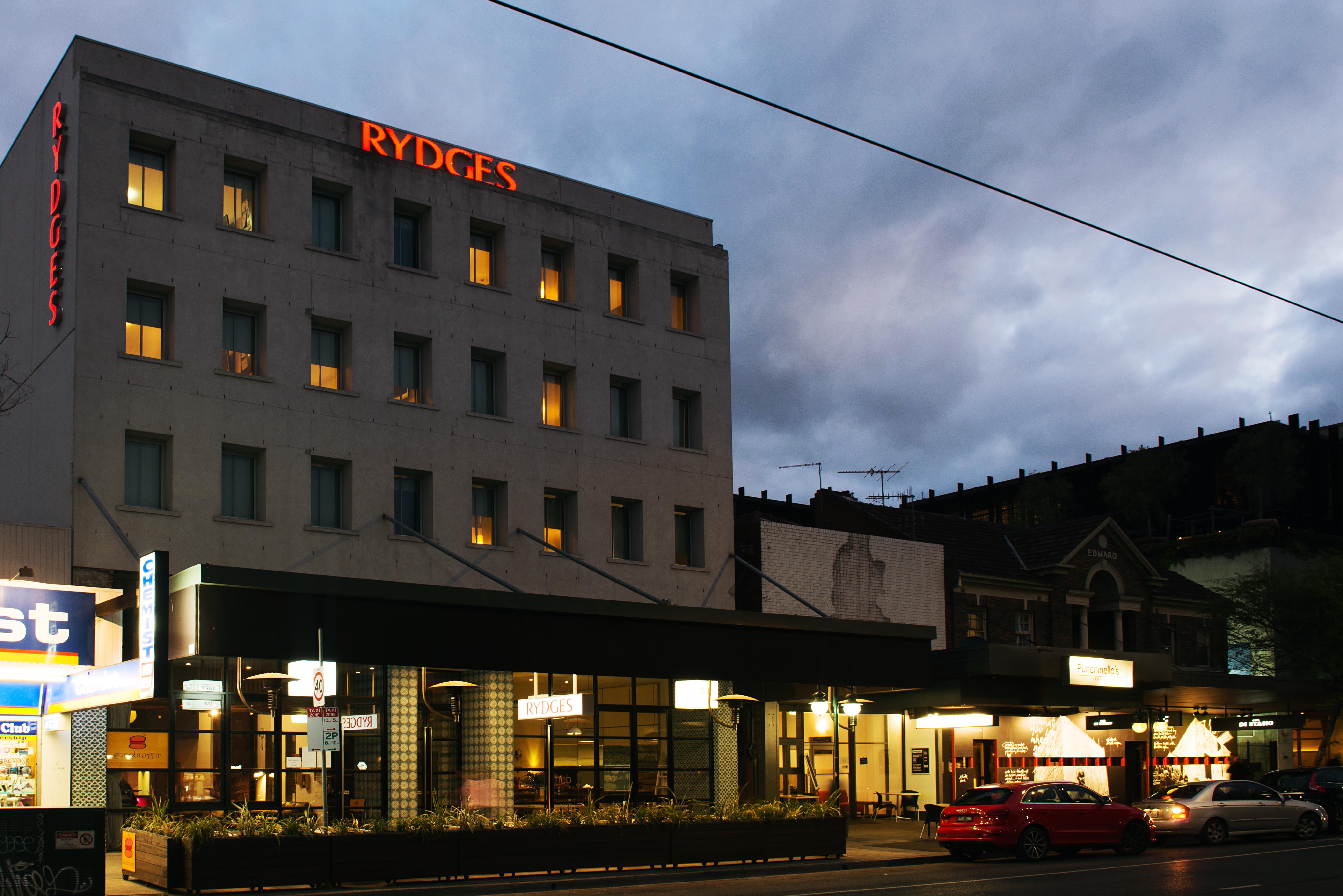 hotels in st kilda beach