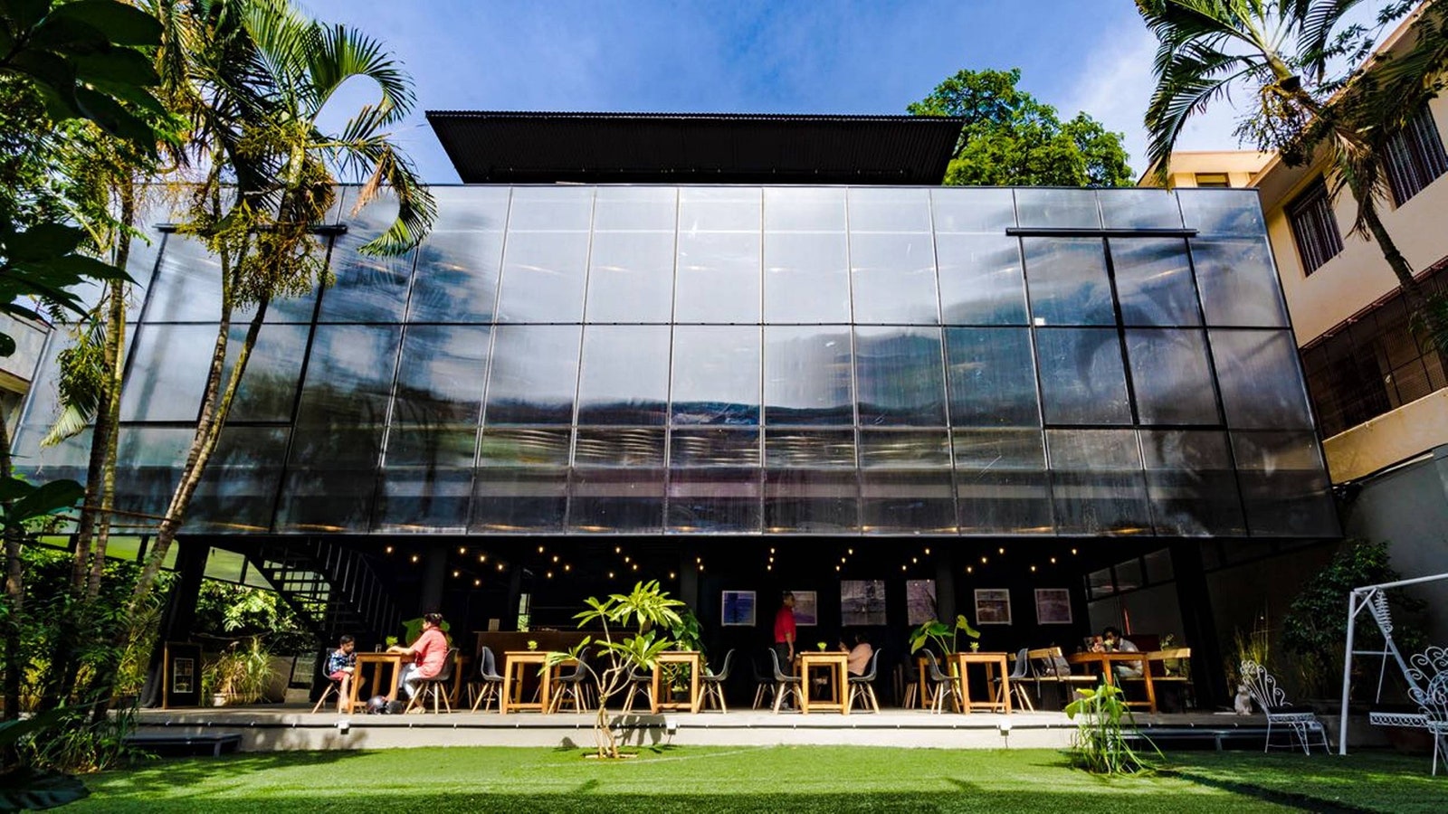 the courtyard shantinagar