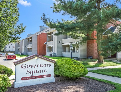 governor square apartments reviews