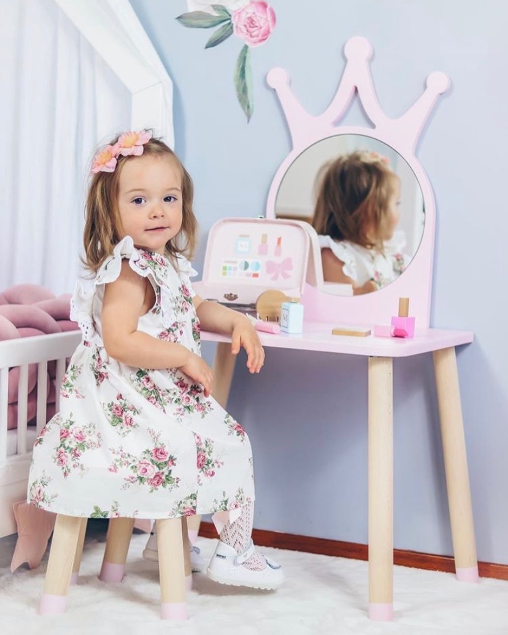 girls.dressing table