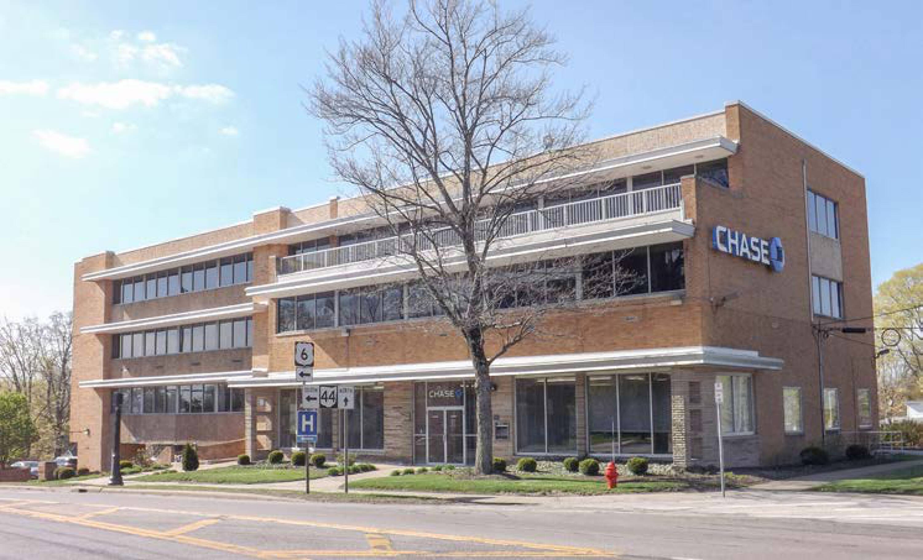 chase bank in chardon ohio