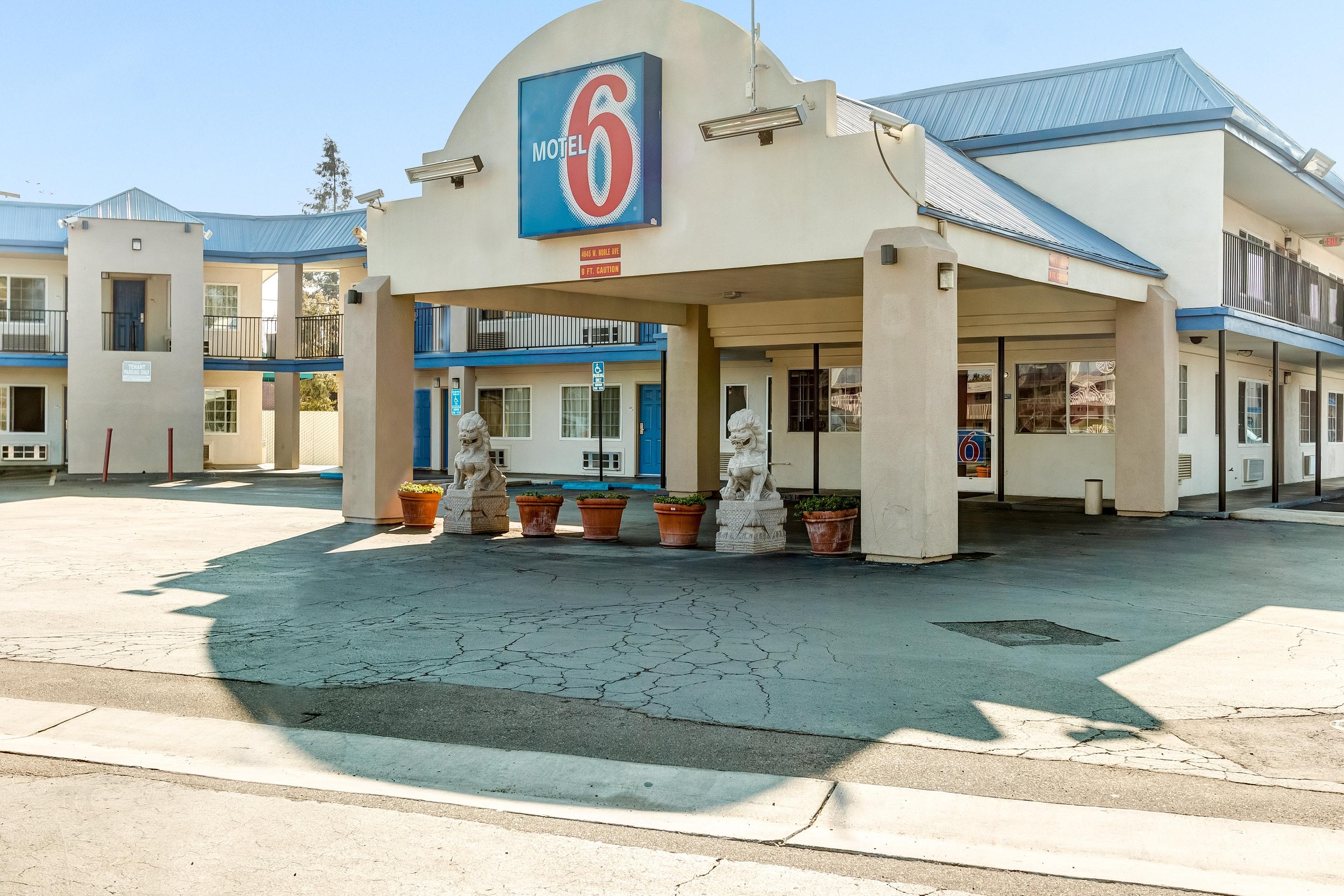 cheap motels visalia