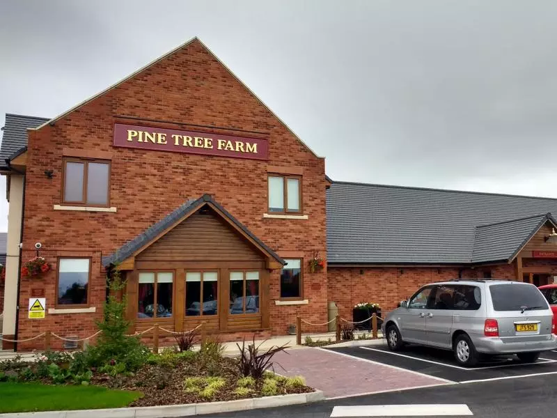 pine tree pub bolton