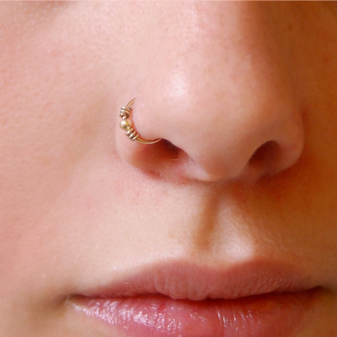 small gold nose pin design