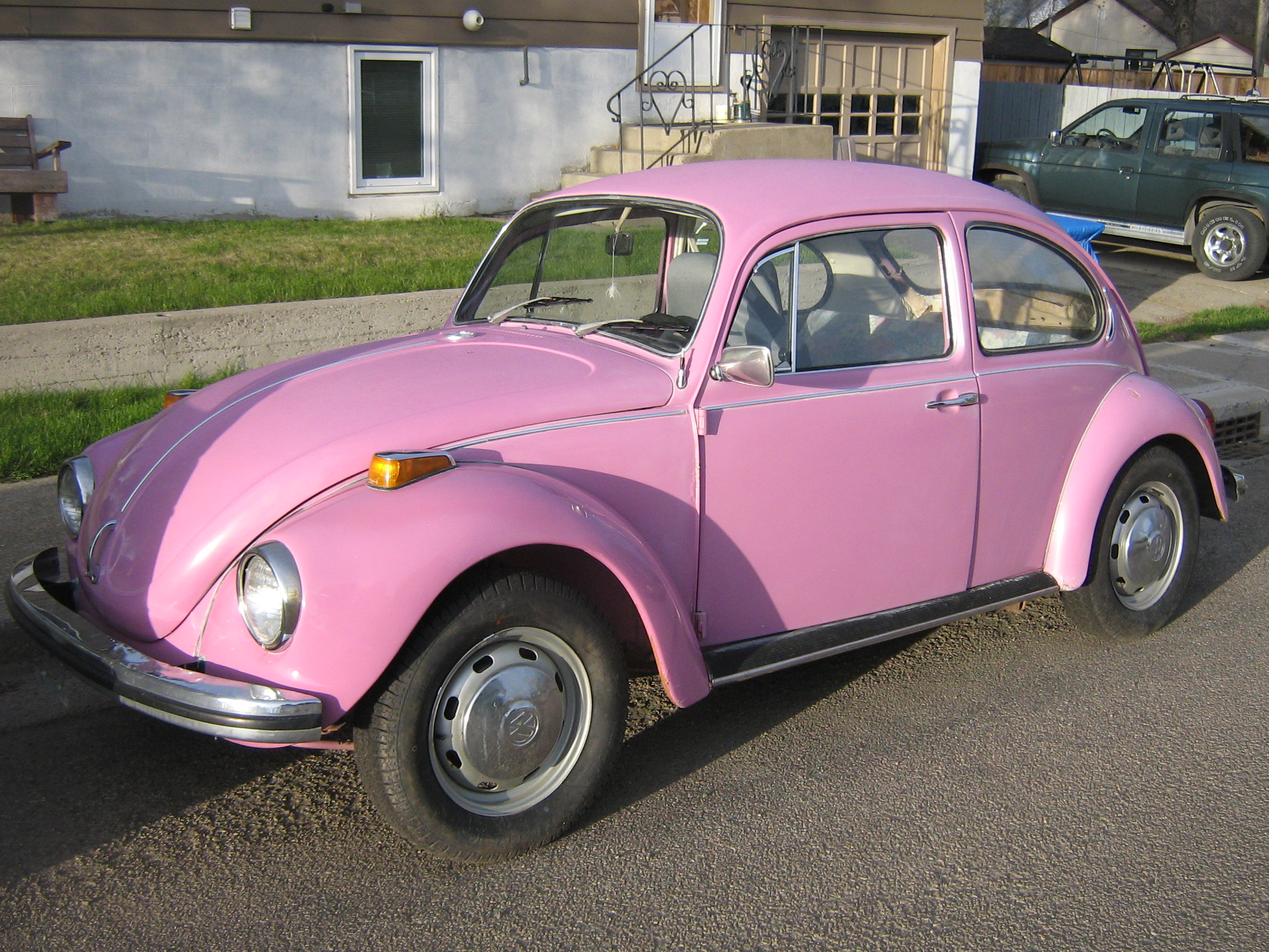 pink volkswagen beetle car