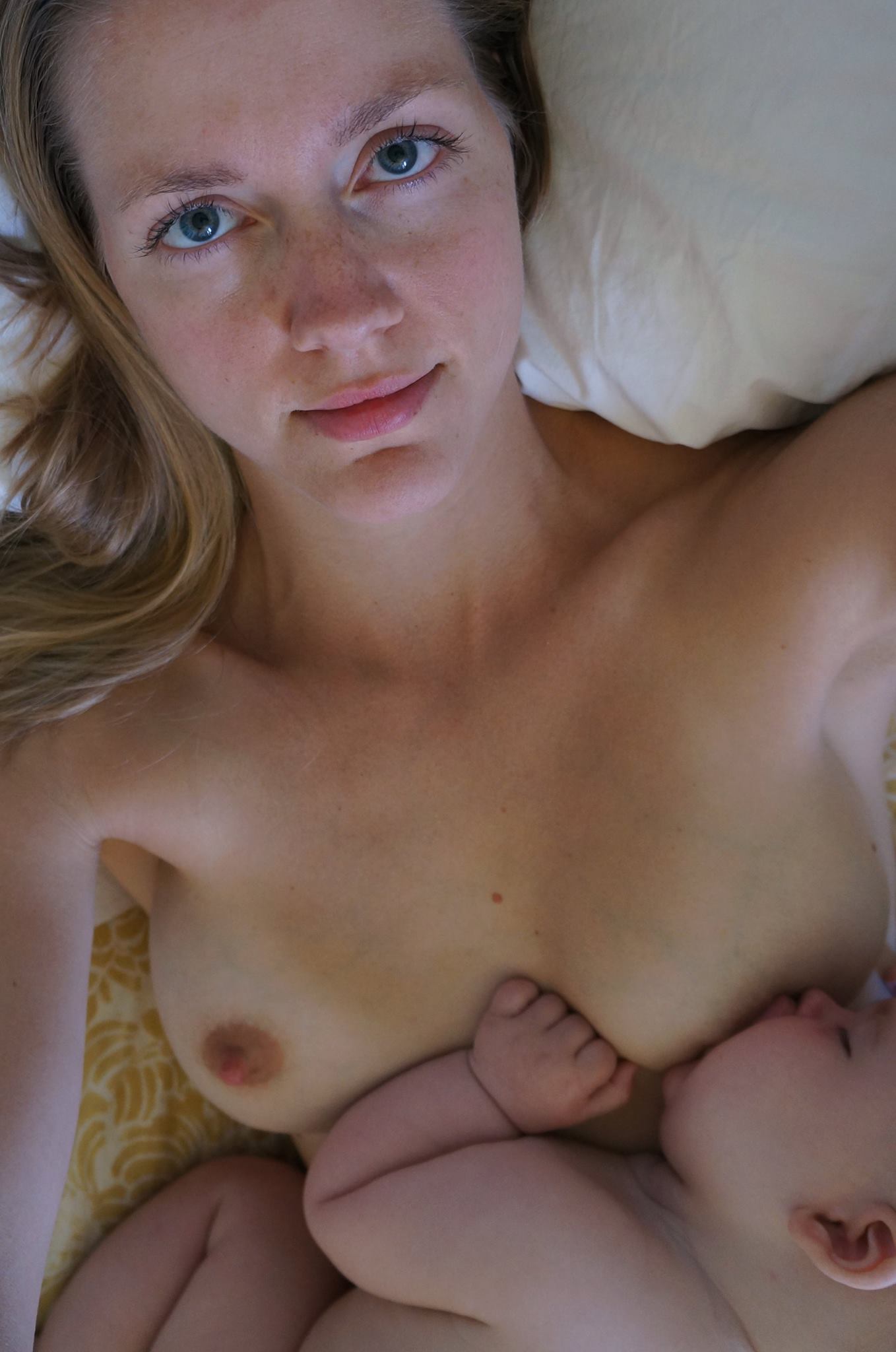 nude breastfeeding pics