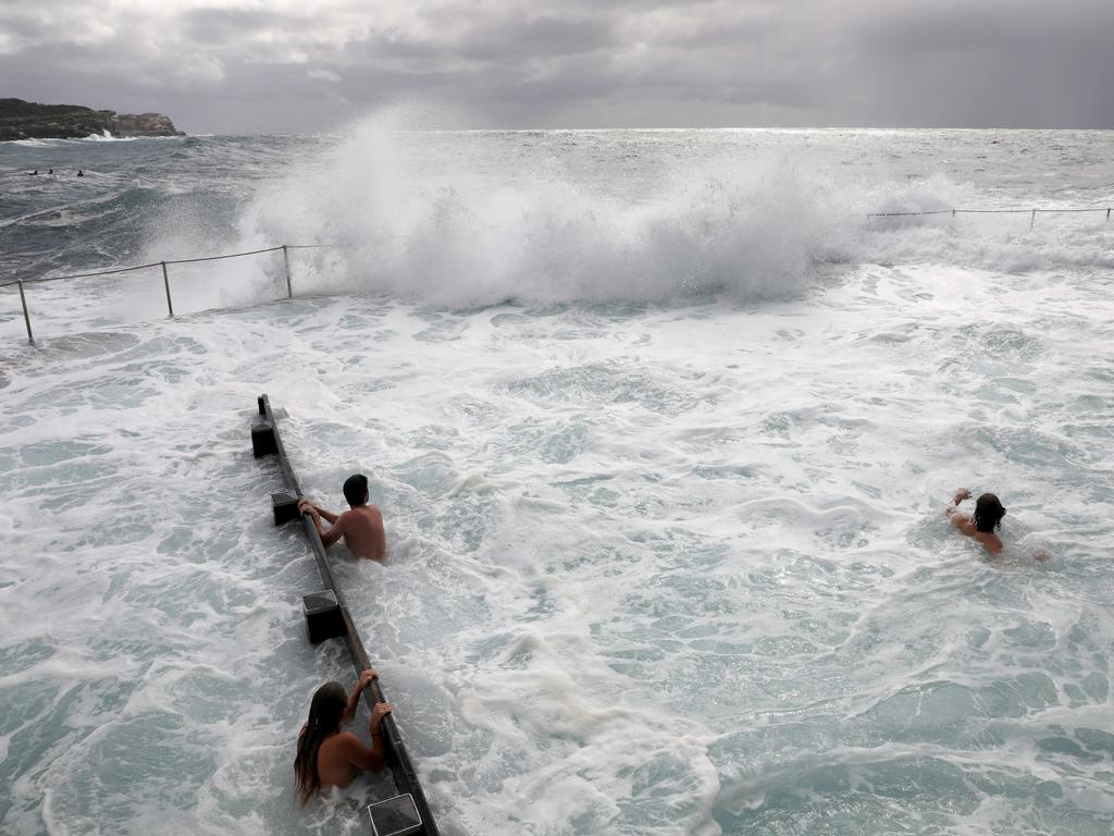 sydney high tide today