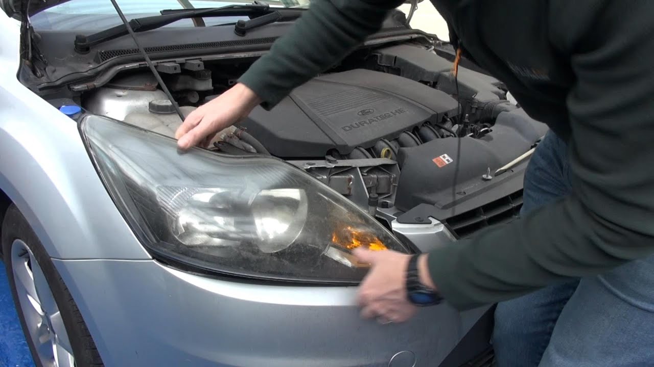 how to change a headlight bulb in a ford focus