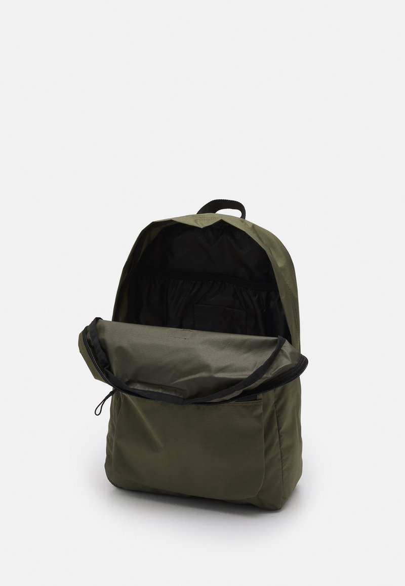 dickies chickaloon backpack