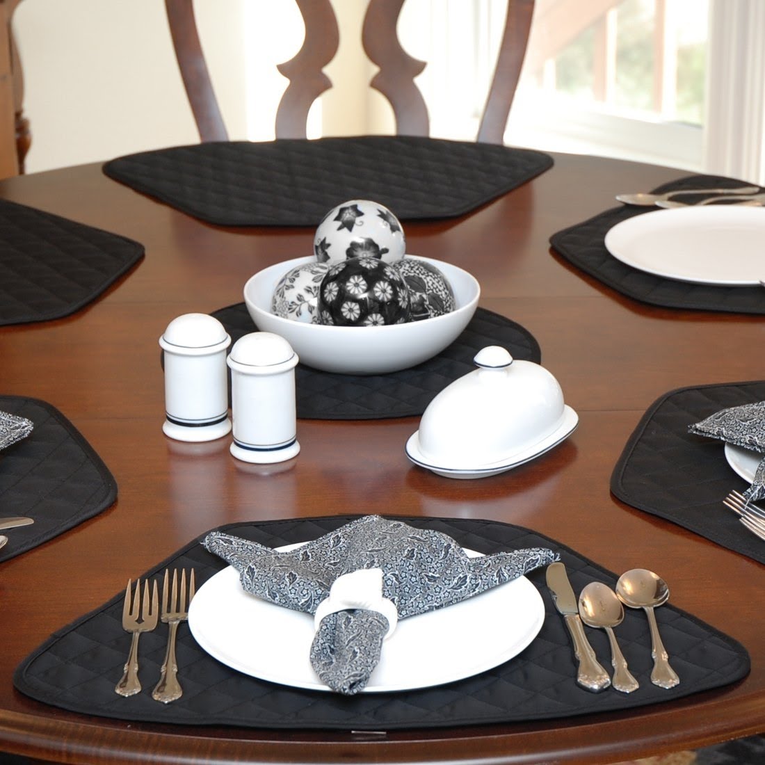 round placemats for round table