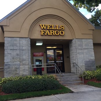 wells fargo bank palatka florida