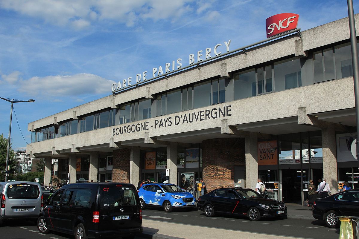 paris bercy seine bus station