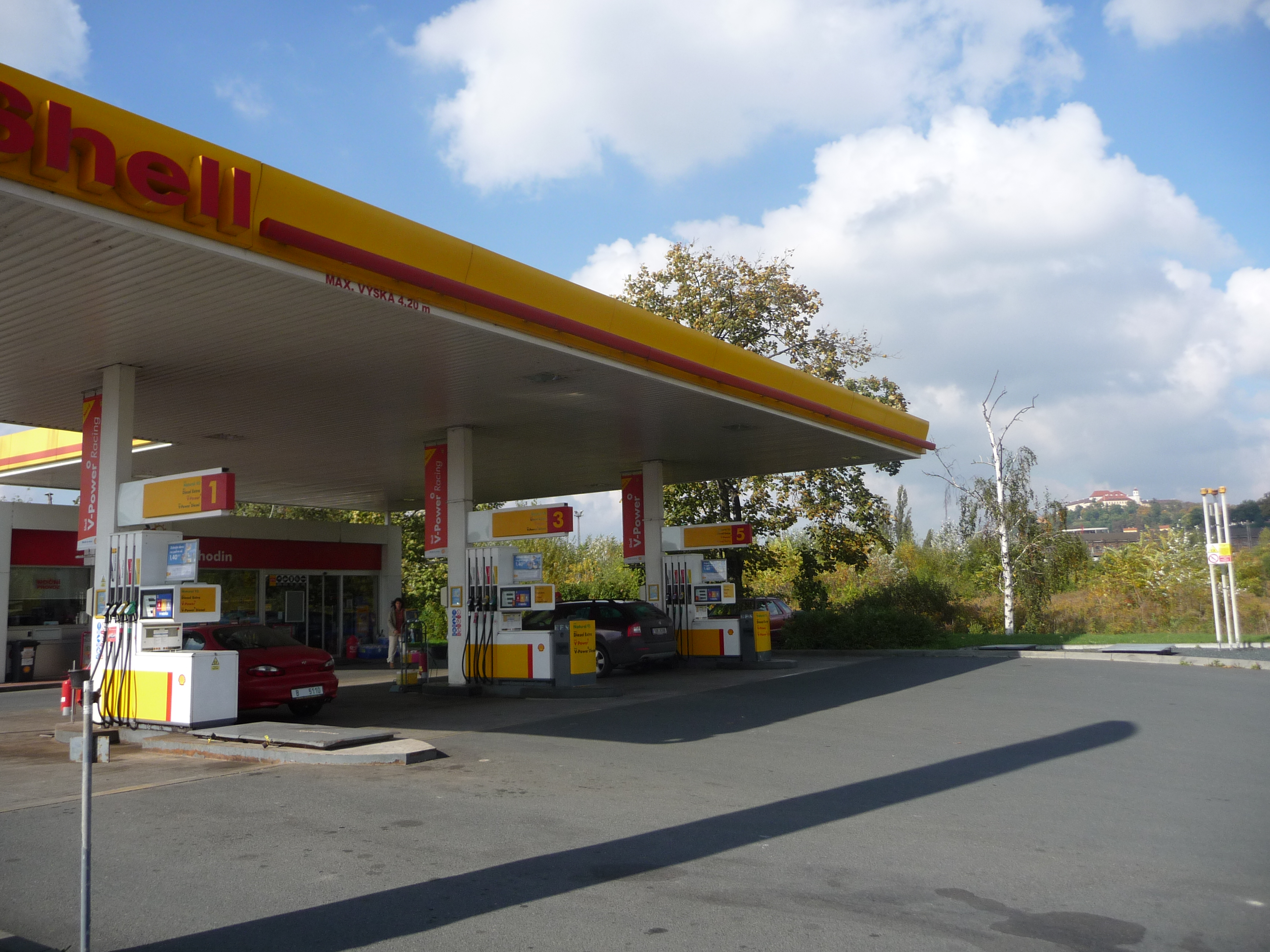 petrolero gas station