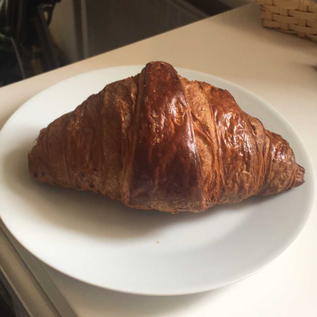 calories in a croissant