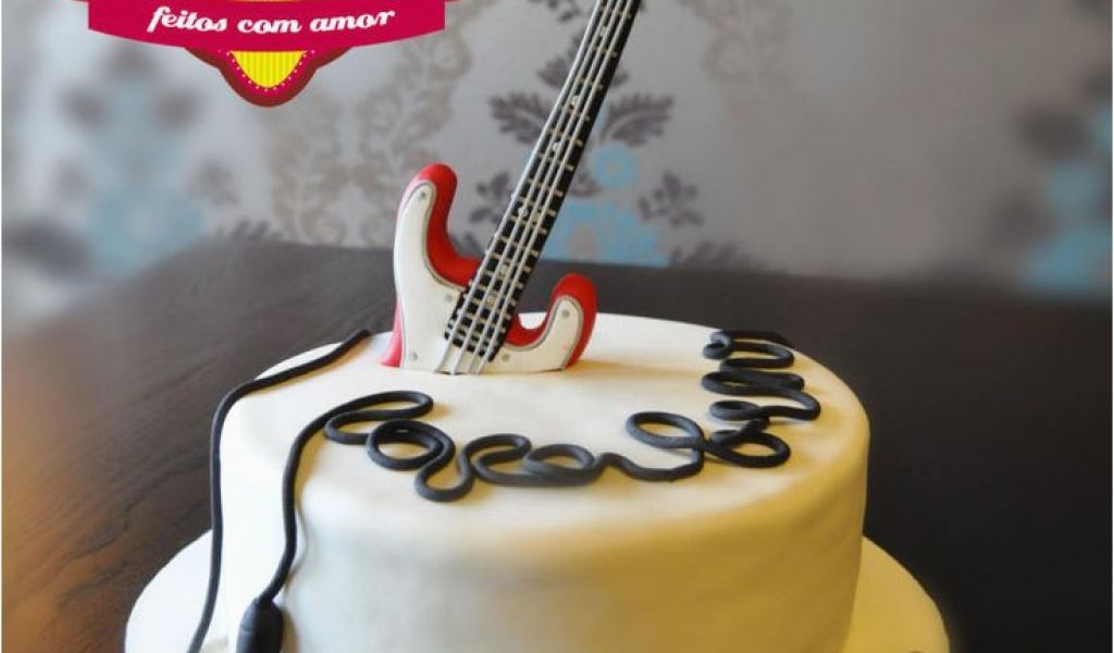 bass guitar cake