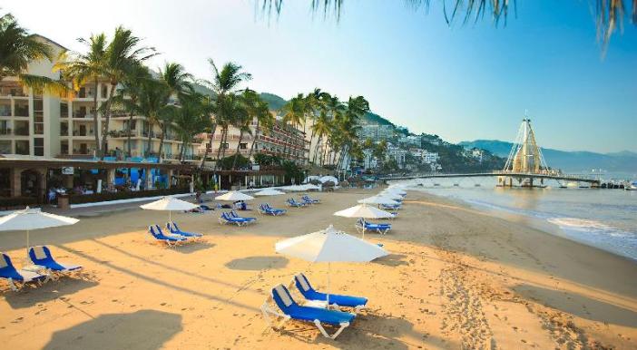 hotels in puerto vallarta near the malecon