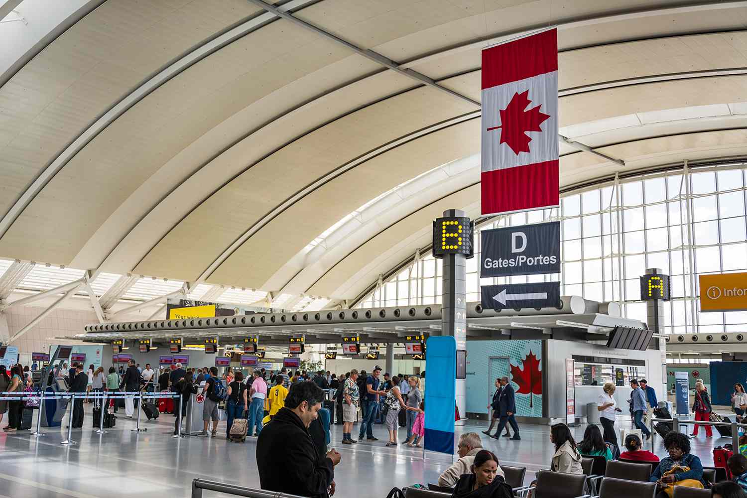 international arrivals at pearson airport