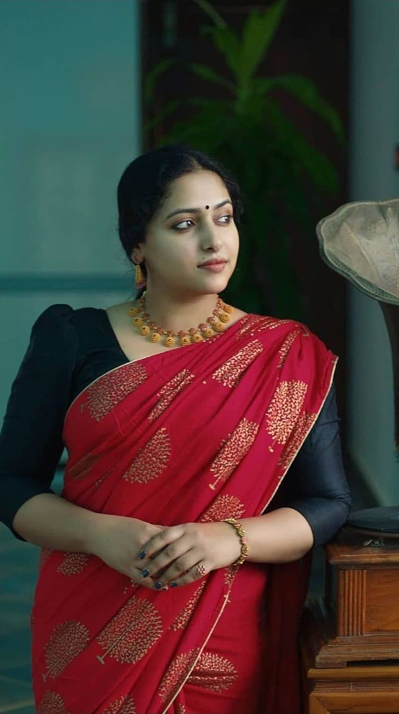 malayalam actress in red saree