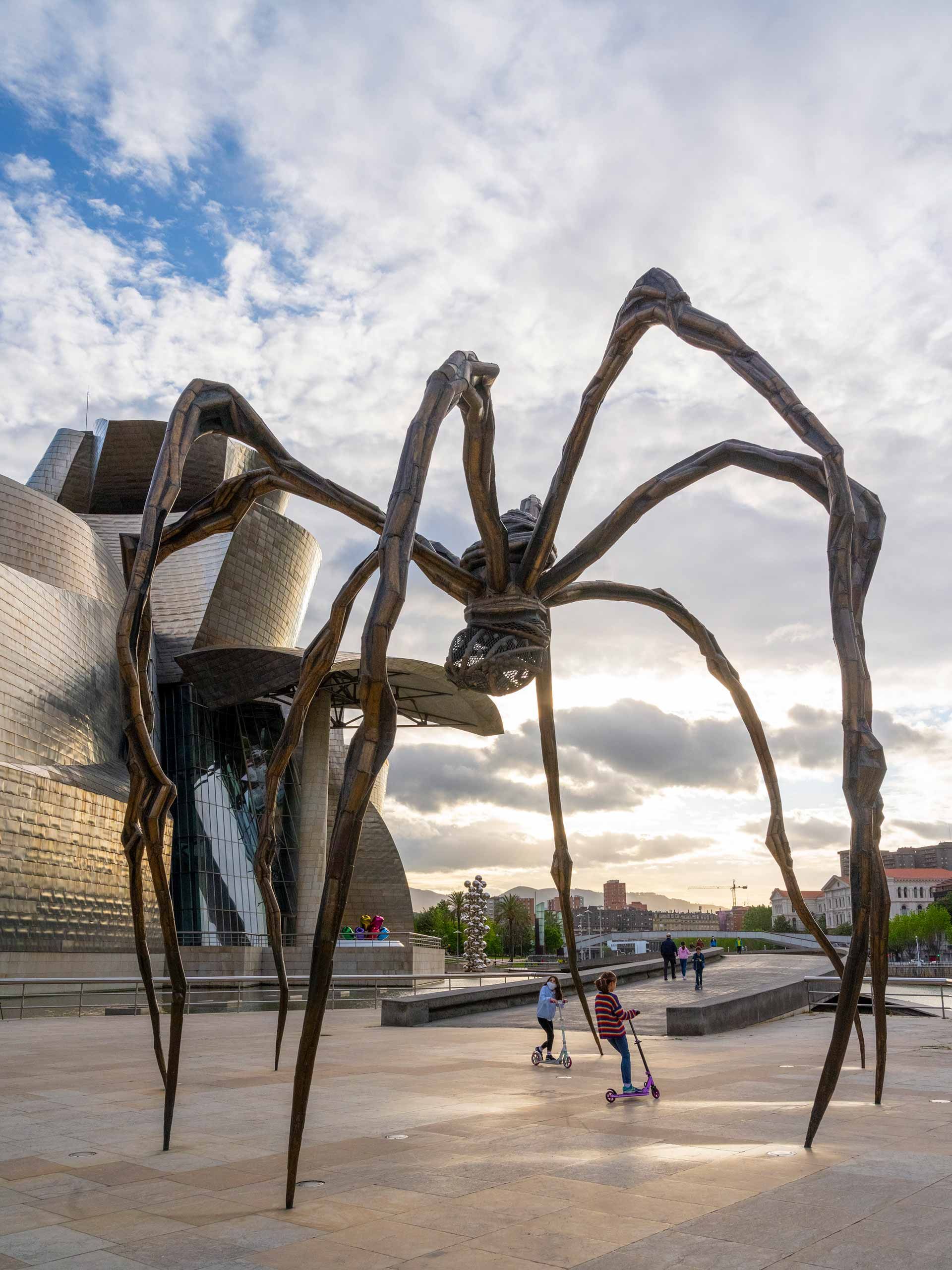 guggenheim museum bilbao spider