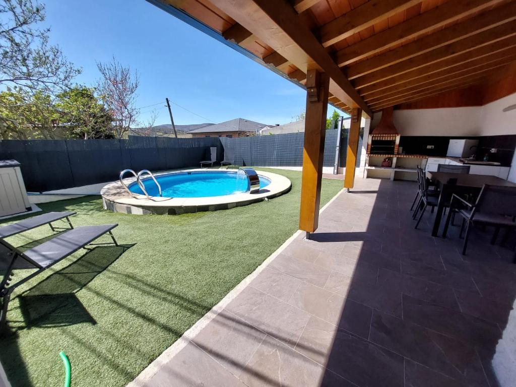 alquiler casa con piscina y barbacoa