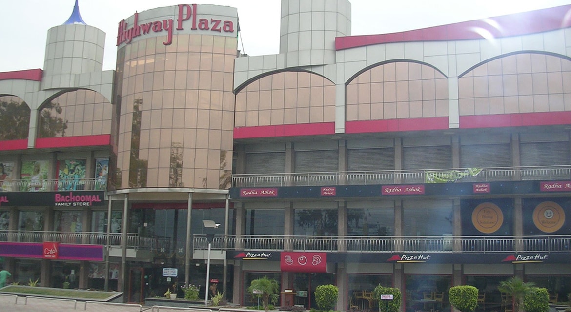 highway plaza movie