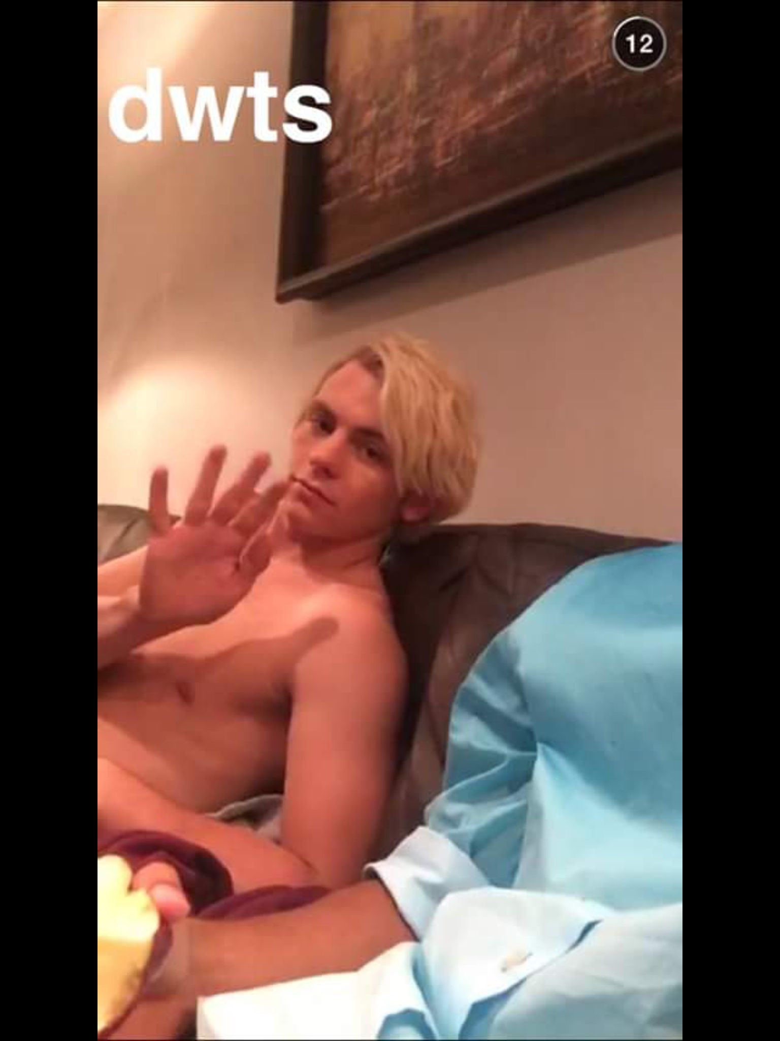 naked ross lynch