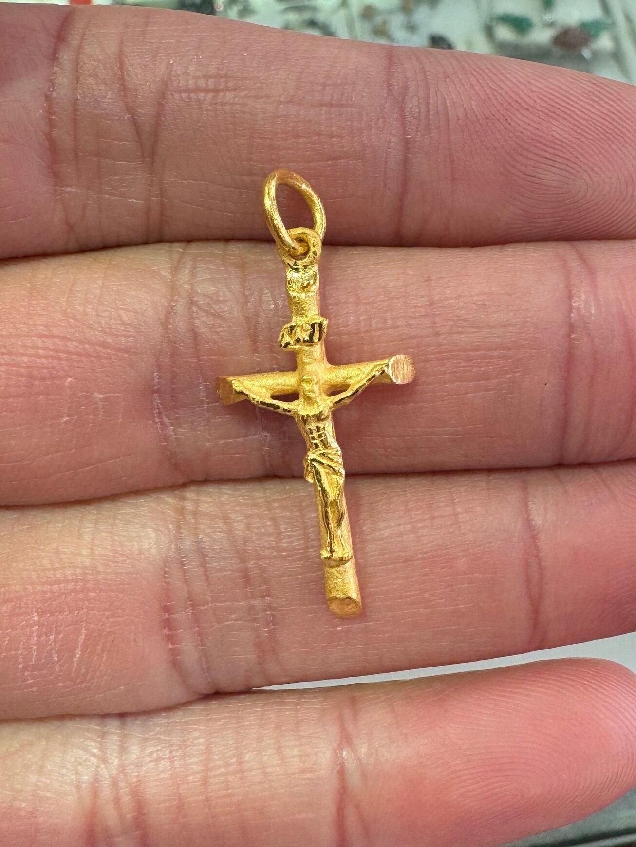 solid gold crucifix necklace