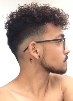 tatuajes chicos en el cuello