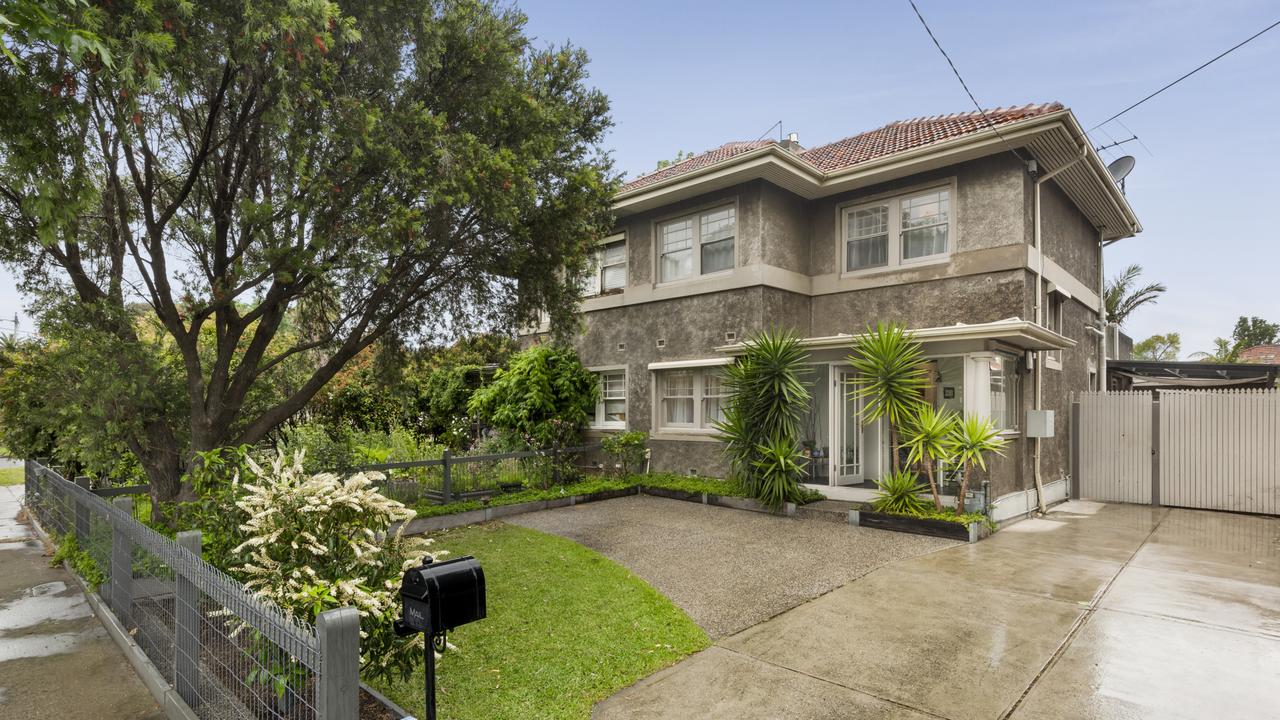 homes for sale in port melbourne