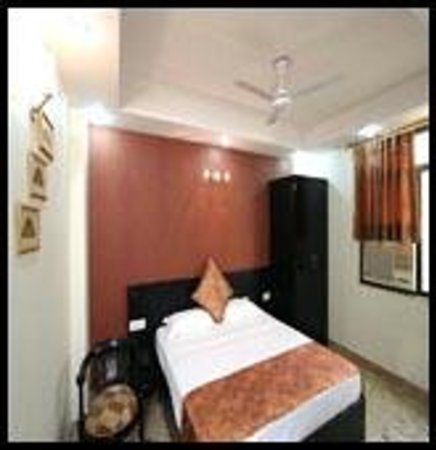 jennifer hotel karol bagh